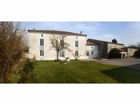 corps de ferme de 166 m² à fontenille-saint-martin-d'entraigues