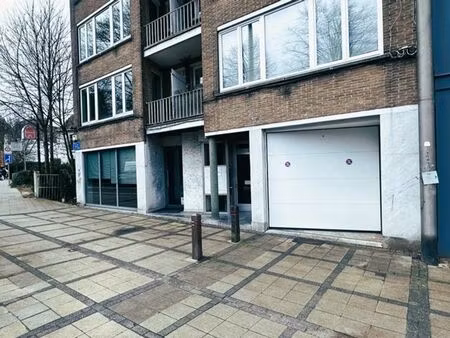 rez-de-chaussée polyvalent de 144m²