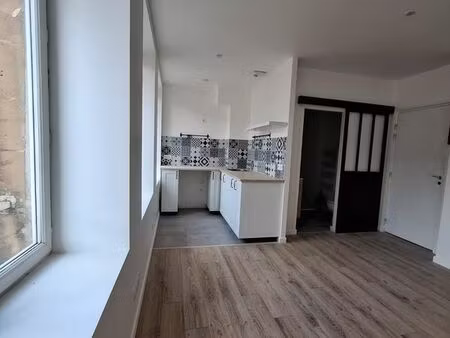 à louer : studio rénové  lumineux et moderne de 25 m²