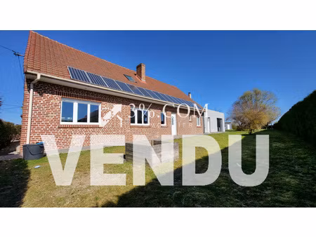 semi plain-pied individuel en briques en campagne