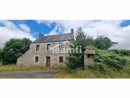 plounerin  maison en pierres avec dépendances  hangar et terrai