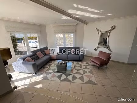 maison 7 pièces 210 m²
