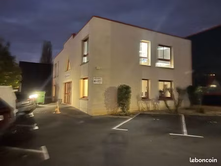 bureau à louer 14 m2
