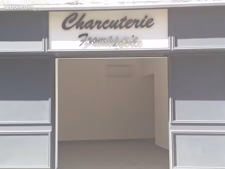 local commercial à louer saison 2026  idéalement placé