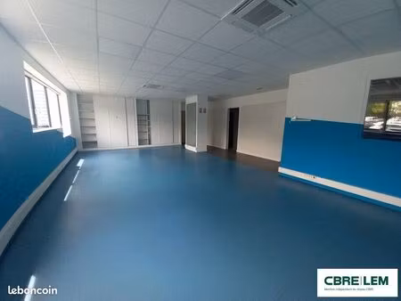 local d'activité 1 321 m²