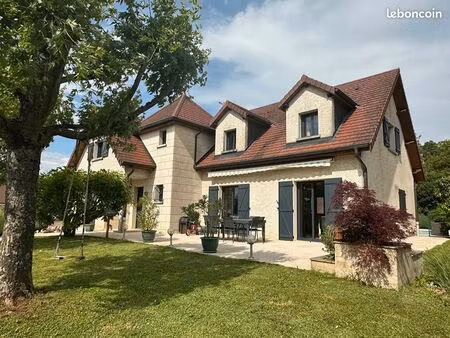 maison 7 pièces 230 m²