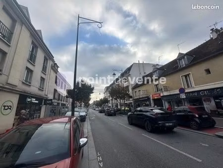 commerce habillement/textile 45 m²