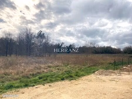 terrain 1100 m² lagorce