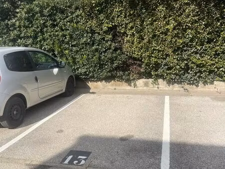 parking/box 12 m² la crau