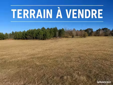 grand terrain constructible dans le perigord