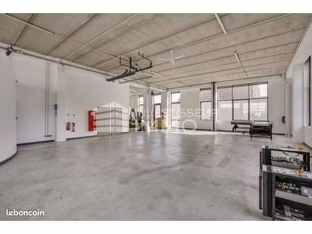 local industriel 3 292 m²