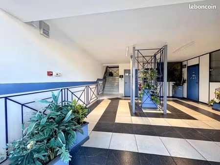 local commercial 770 m² saint-chinian