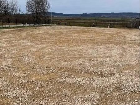 terrain 800 m2  plate forme  aire de stockage