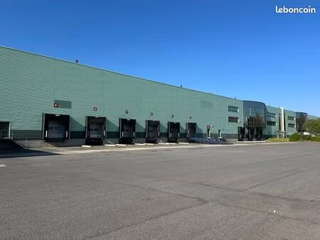 local logistique 9 210 m²