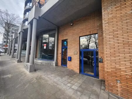 surface commercial de +/- 100m²