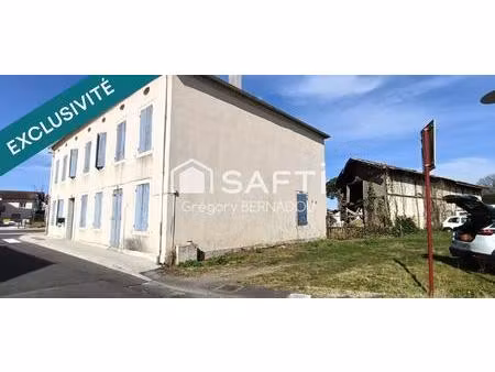 idéalement situé au coeur du bourg.