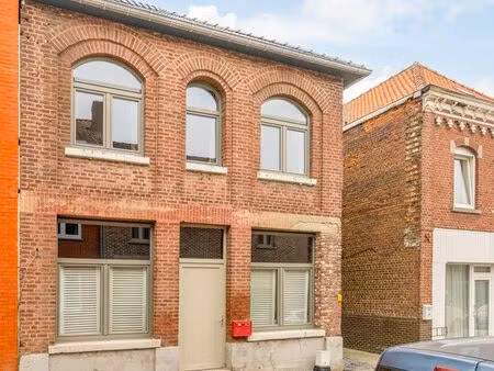 handelsruimte met woonappartement in het centrum van wommersom
