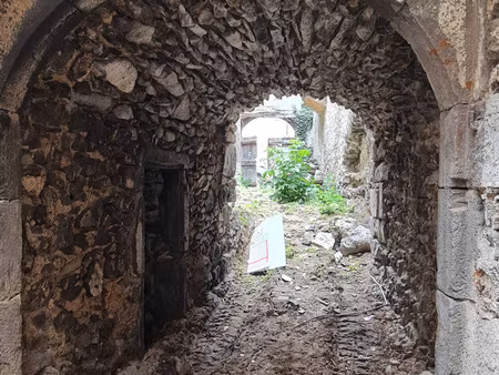 dans le coeur historique de riom bâtiment à reconstruire