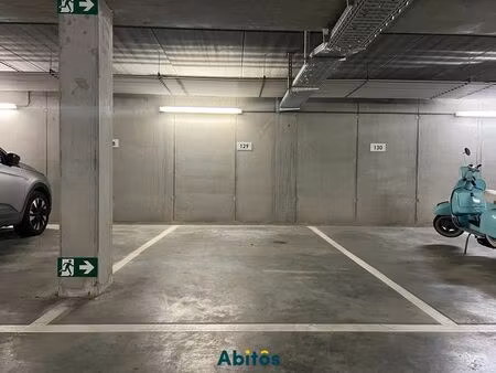 parking souterrain spacieux dans une résidence de tribeca
