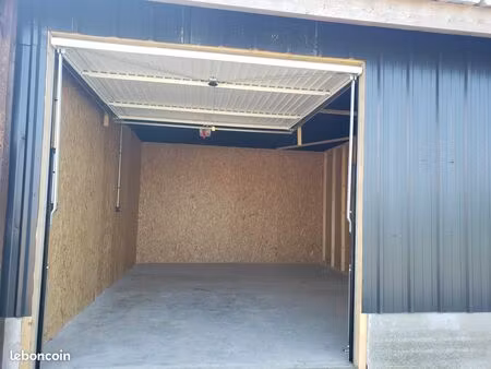location garage 24m² avec porte électrique à plélan-le-petit