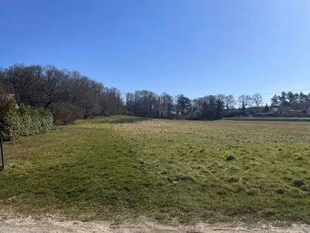 terrain plat de 1070 m²