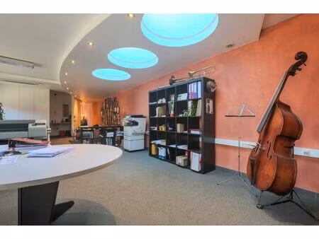 centraal gelegen  design- kantoorruimte van +/- 100m². en...