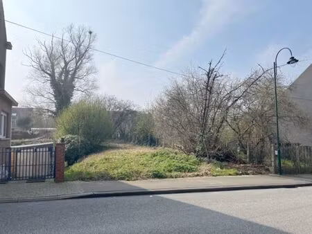 terrain à bâtir de 4ares 19ca pour une construction 3 façade