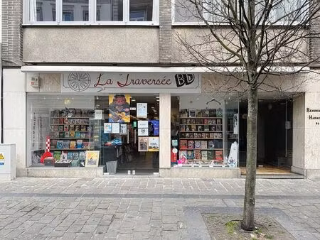 grande superficie commerciale (rez) entièrement rénovée