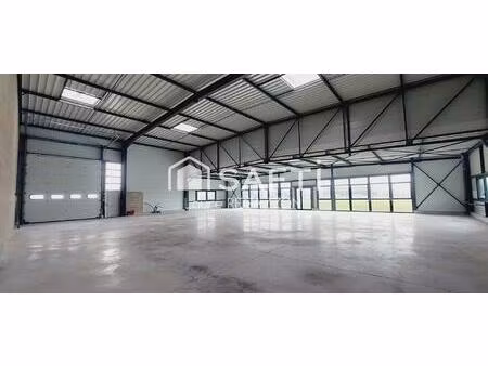 local commercial proche autoroute et ville