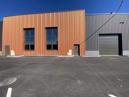 local d'activité et bureaux a louer