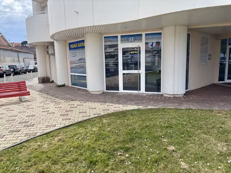 bureaux avec vitrine