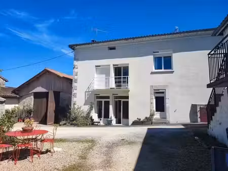 vente maison 5 pièces 138 m² à montmoreau-saint-cybard (16190)  146 590 €