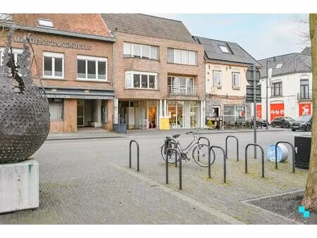 uiterst centraal gelegen handelszaak met bijhorende opbergruimte