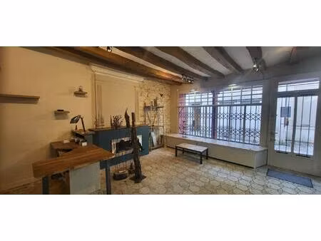 centre la roche posay immeuble avec boutique