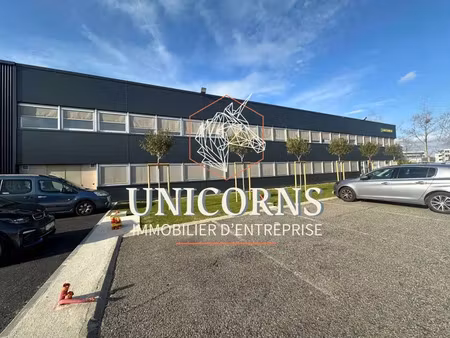 zone aeroportuaire - local d'activité de 1220 m² avec bureaux - a louer