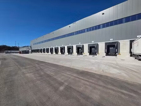 entrepôt logistique de 12.000m² avec bureaux de 921m²