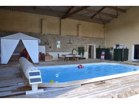 maison de campagne de caractère – 186 m² – piscine chauffée – dépendances