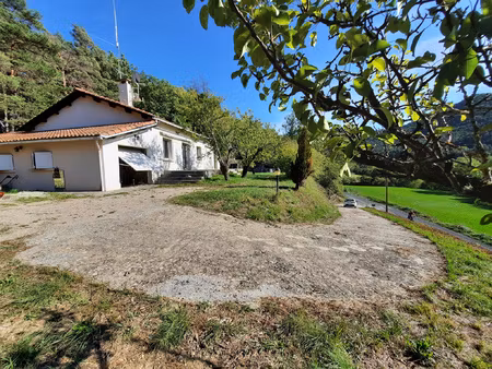 nant à 15 mn de l'a75 - superbe villa t4 de plain pied