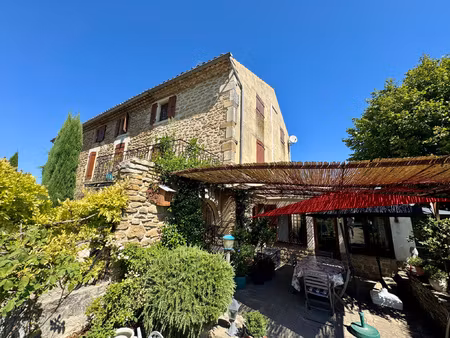 proche grignan   belle maison de village en pierres avec pis