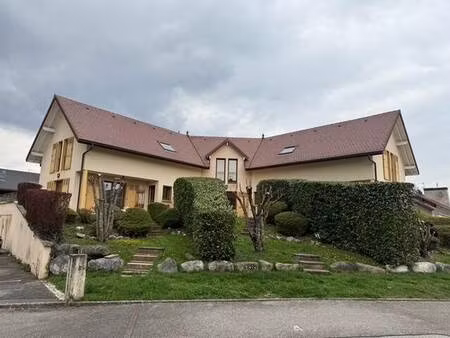 a segny appartement duplex de type 5  proche centre  bus et commodités