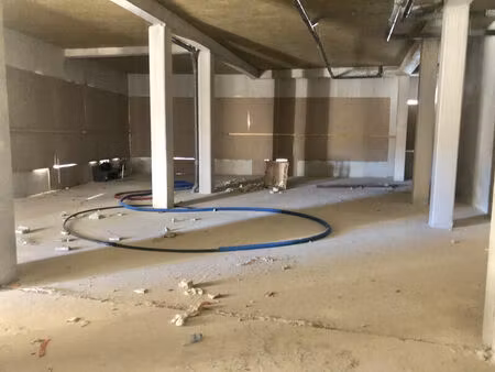 vente commerce 1 pièce 284 m² cuges-les-pins (13780)