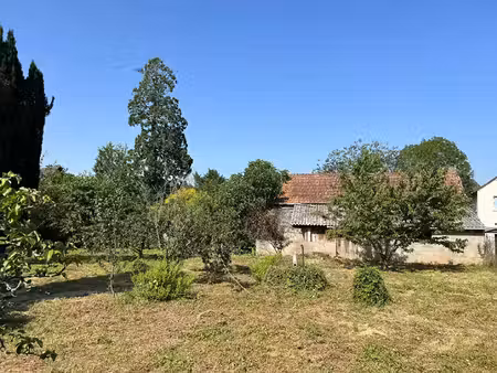 a vendre - ancienne écurie avec terrain attenant - 85 m² développés - saint geniez d’olt