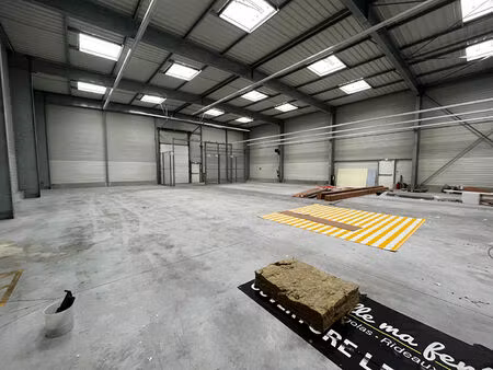 location commerce 489 m² à digosville (50110)