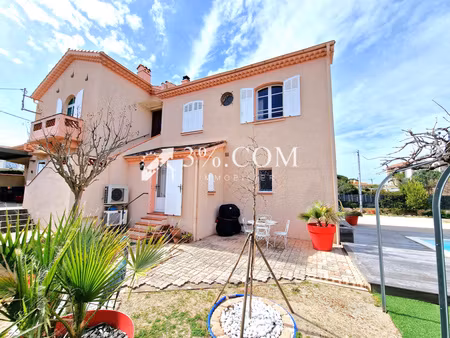 grande villa avec piscine proche mer