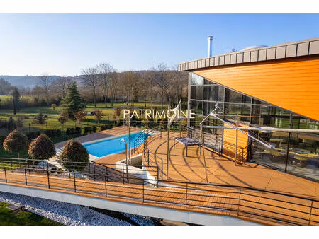 proche paris  maison 'bateau' 263 m² habitables  terrain 7772 m²