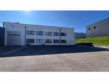 location locaux professionnels 174 m² à la tour-de-salvagny (69890)  1 974 €