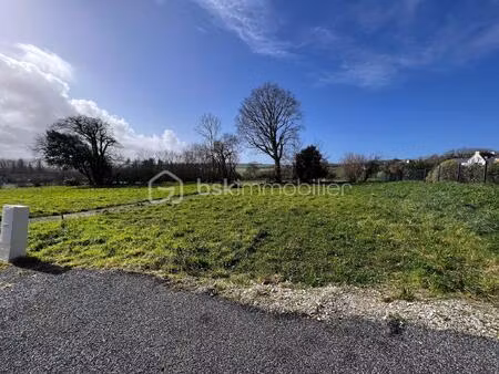 terrain de 922 m² à plomodiern