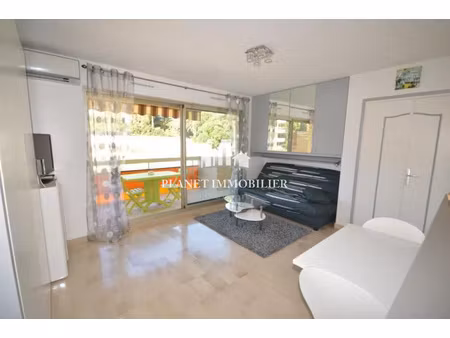 location étudiante juan les pins studio studio meublé avec p