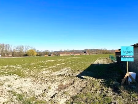 terrain à bâtir de 1329m²  situé au calme