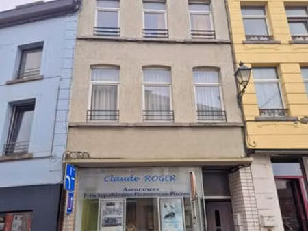 surface commerciale située sur la place de thuin !